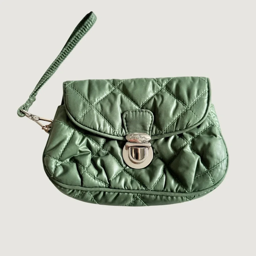 Vera Bradley Sage Green‎ Quilted Nylon Turn Lock Wristlet Floral Interior Bag